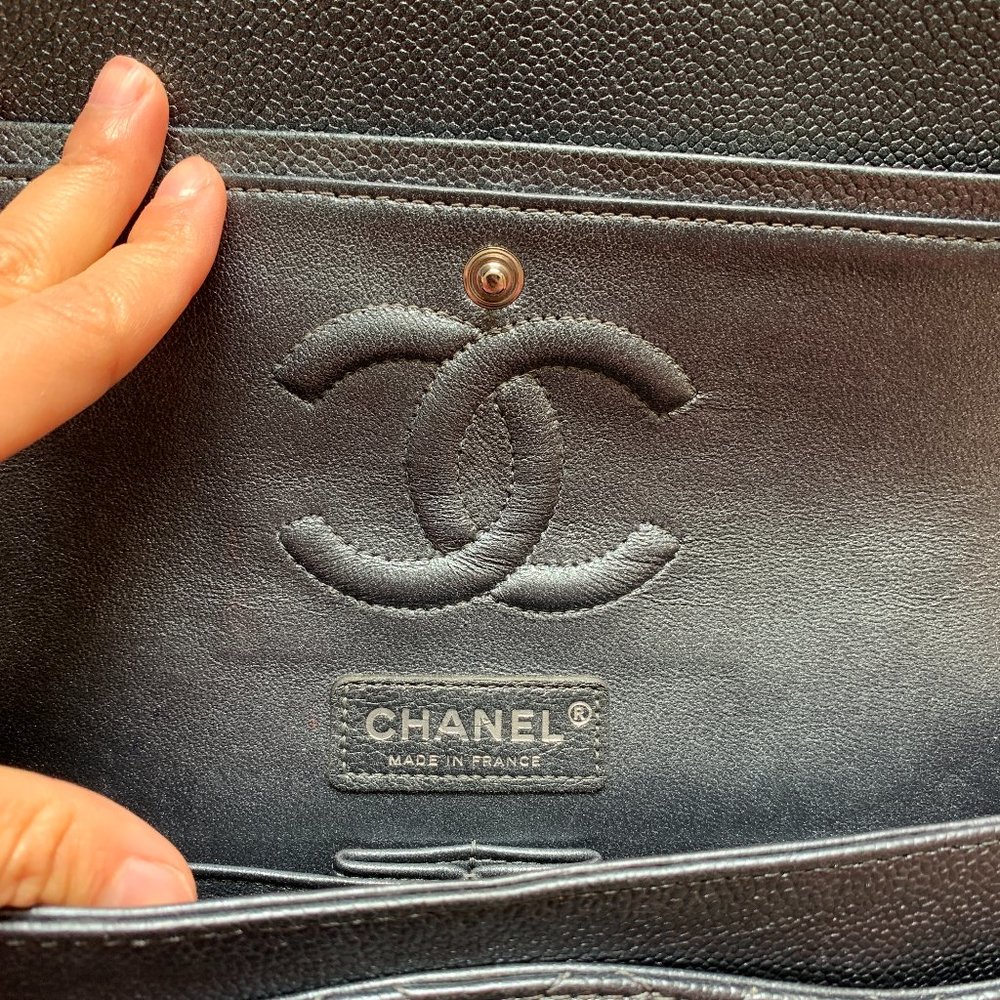 Chanel medium classic caviar bag pearly charcoal - Picture 9 of 13